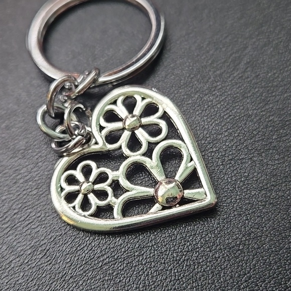 Flower Heart Keychain, NWT - Picture 2 of 3